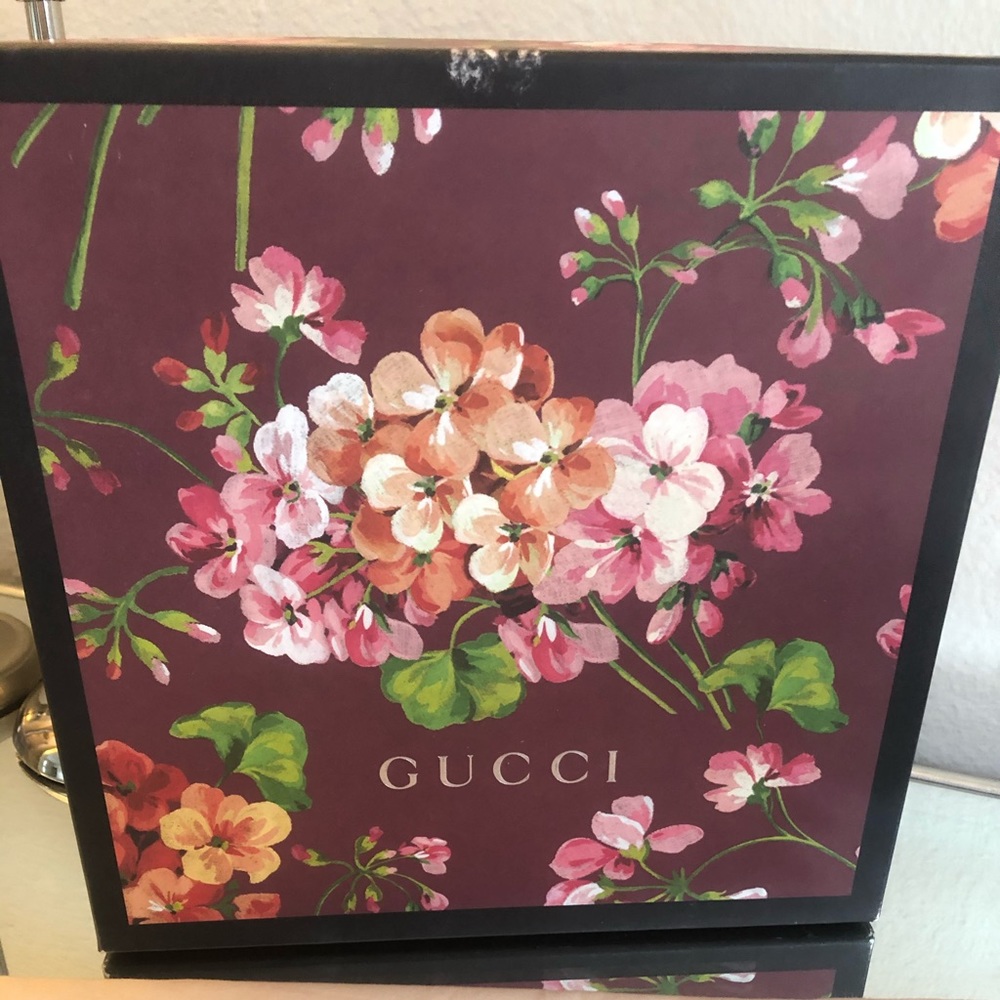 ❤️SOLD❤️Authentic Black And Gold Gucci Belt - Picture 11 of 16